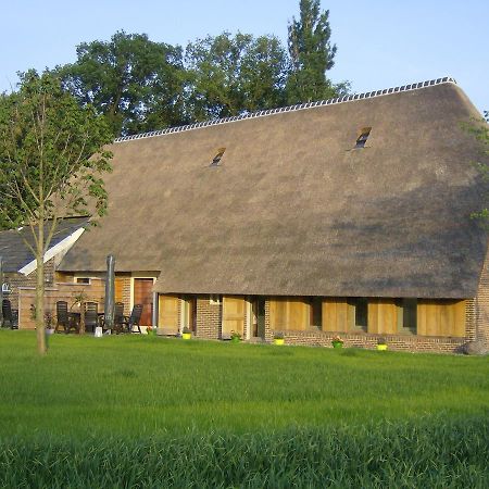 Staying In A Thatched Barn With Bedroom Achterhoek Geesteren  외부 사진