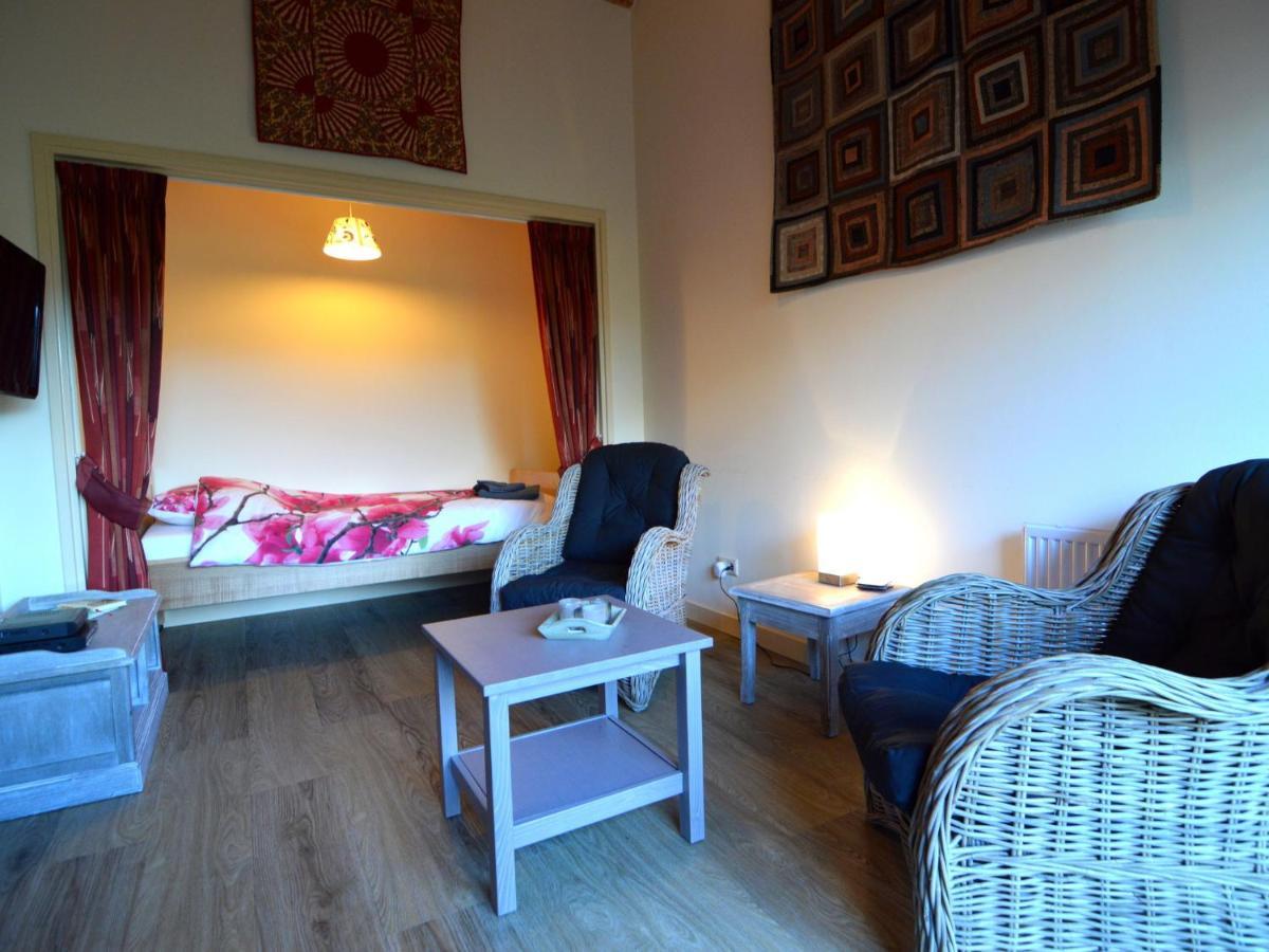 Staying In A Thatched Barn With Bedroom Achterhoek Geesteren  외부 사진